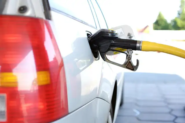 95 benzyna czy diesel - który wybór przyniesie więcej oszczędności?
