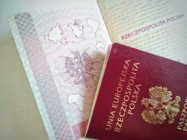 Czy paszport trzeba wyrobić w miejscu zameldowania? Oto prawda!