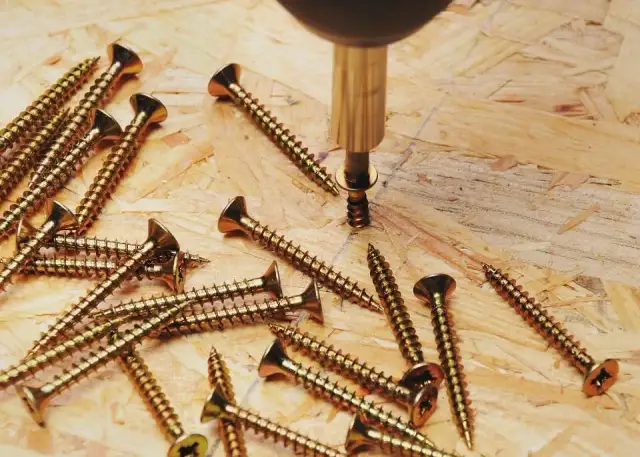 Jakie wkręty do płyty OSB 12 mm wybrać, aby uniknąć błędów w montażu?