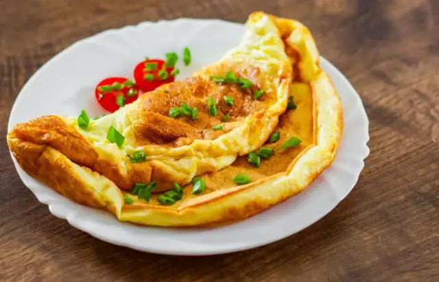 Jak zrobić omlet na szybko: 5 minut do pysznego śniadania