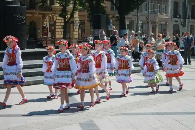 Taniec polka skąd pochodzi? Odkryj zaskakujące fakty o jego historii