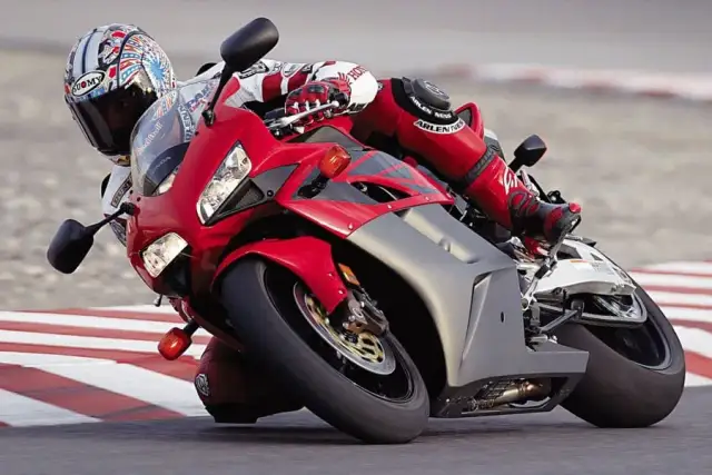 Honda CBR 1000RR ile koni - moc, osiągi i porównania z innymi modelami