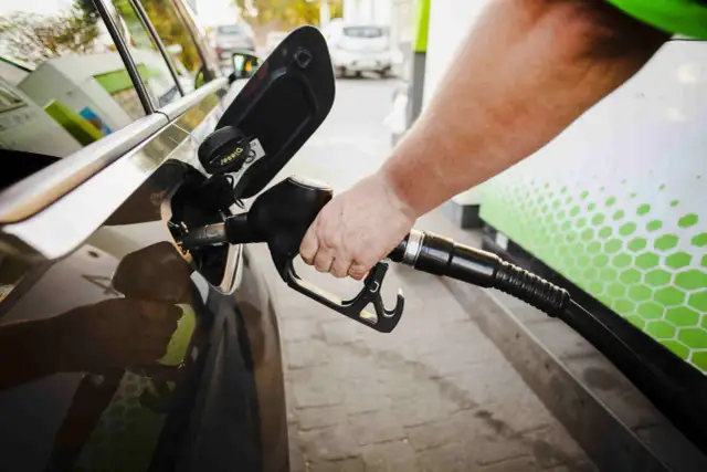 Używany diesel czy benzyna – co wybrać, aby zaoszczędzić?
