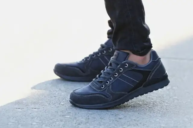 Niebieskie buty do czego pasują? Odkryj idealne stylizacje!