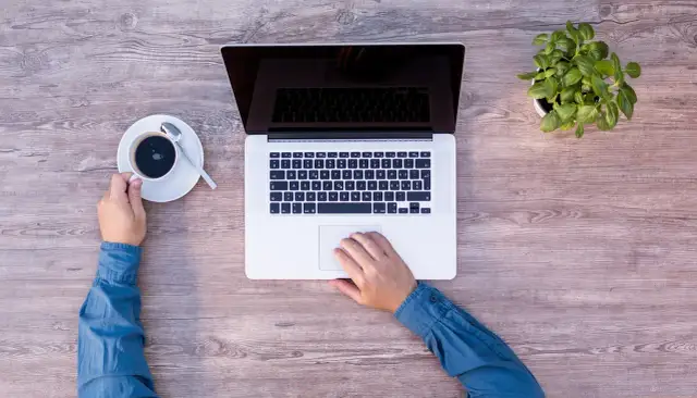 Najlepsze platformy do nauki umiejętności komputerowych online