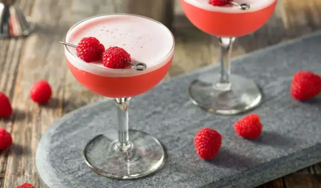 Pyszne drinki z sokiem malinowym, które zachwycą Twoje podniebienie