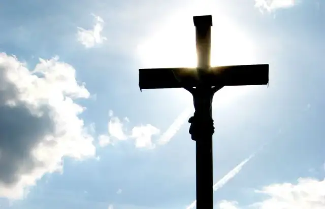 Słońce wisiorek co oznacza: odkryj jego głębokie znaczenie i symbolikę