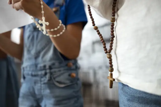 Różaniec jako element biżuterii – symbolika i styl w jednym
