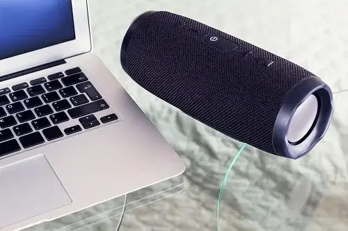 Jak podłączyć głośnik JBL do komputera? Proste sposoby i porady