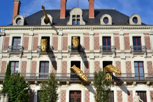 Zamek w Blois: Odkryj fascynującą historię i architekturę tego miejsca