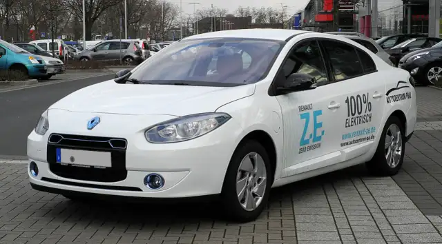 Czy warto kupić 15-letni samochód? Oto zalety, wady i porady ekspertów