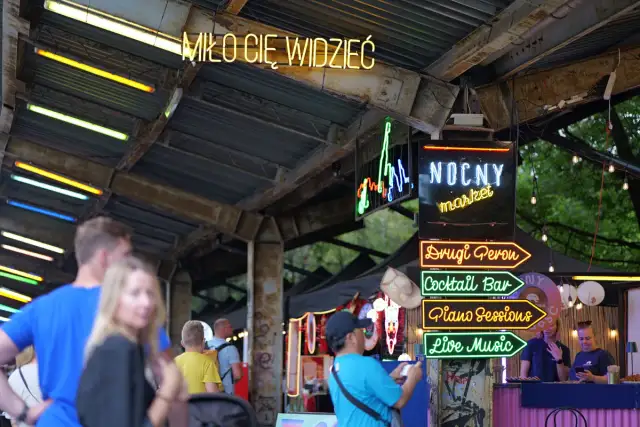 Nocny Market Warszawa 2026 - Co warto zjeść i jak uniknąć tłumów?