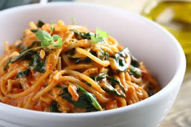 Idealne spaghetti ze szpinakiem w 30 minut? Poznaj sekrety!