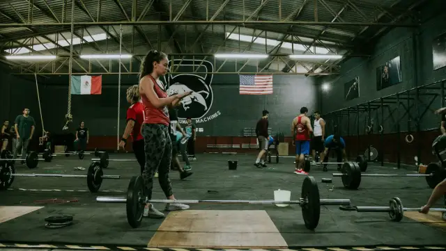 CrossFit: Ile razy w tygodniu trenować? Maksymalizuj progres!