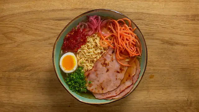 Jak zrobić ramen z zupki chińskiej? Ulepsz go w 15 min!