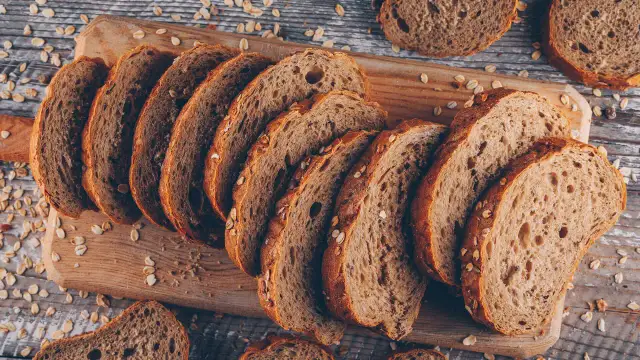 Ile kalorii ma kromka chleba żytniego - Jak liczyć bez zgadywania?