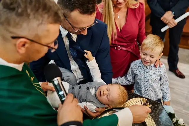 Ile kosztuje fotograf na chrzciny? Sprawdź ceny i pakiety