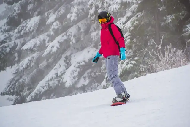 Narty czy snowboard na początek? Łatwiejszy start i progres