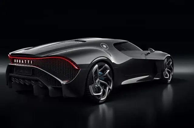 Bugatti La Voiture Noire: 70 mln zł. Dlaczego tak drogo?