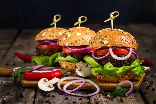 Jaka sałata do burgera? Ranking i sekrety idealnej chrupkości!