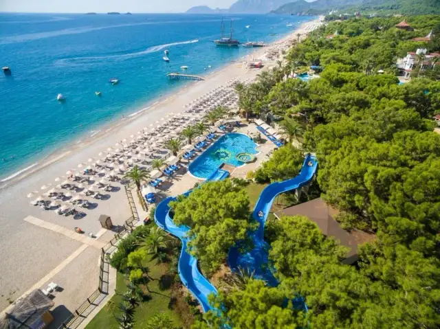 Kemer - jakie morze otacza ten popularny kurort turystyczny?