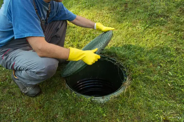 Czy przydomowa oczyszczalnia śmierdzi? Sprawdź przyczyny nieprzyjemnych zapachów