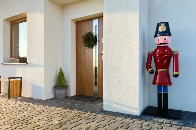 Jak łatwo stworzyć dziadka do orzechów DIY na święta i nie tylko