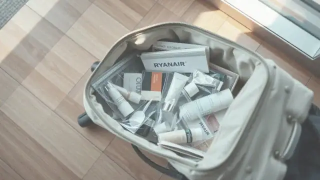 Czego nie można zabrać w bagażu rejestrowanym Ryanair? Sprawdź zasady i uniknij problemów