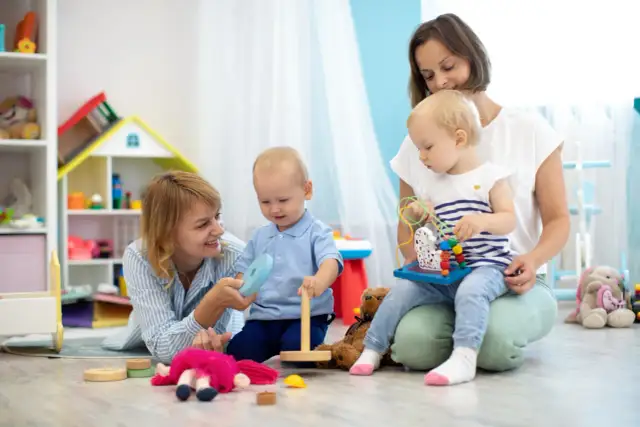 Jak wygląda praca w żłobku? Obowiązki i wyzwania, które musisz znać
