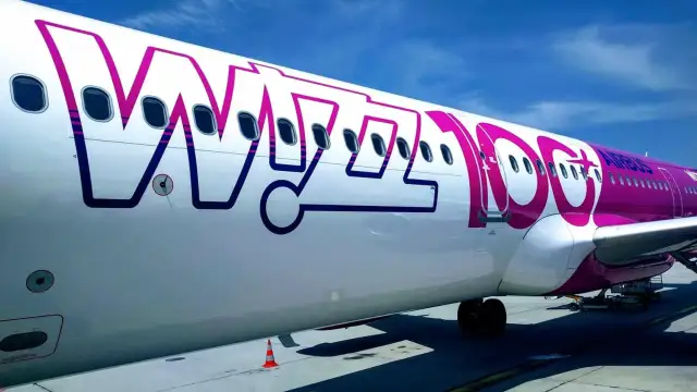 Wizz Air: Alkohol w podręcznym? Poznaj limity i uniknij konfiskaty!