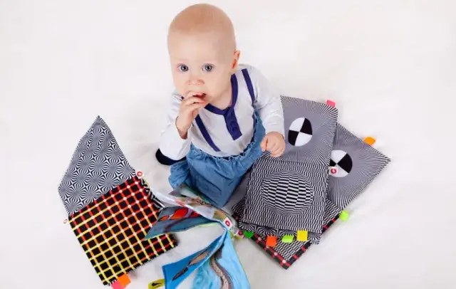 Przytulanka sensoryczna od kiedy? Sprawdź, jak wspiera rozwój niemowląt