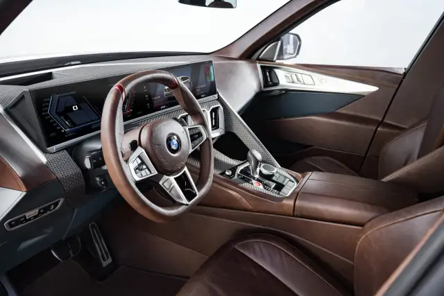 Luksusowe wnętrze BMW XM: odkryj wyjątkowe detale i komfort