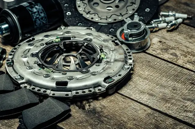Co to jest sprzęgło i jak wpływa na działanie Twojego pojazdu?