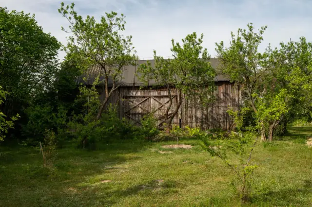 Ile kosztuje wyburzenie stodoły - Co najbardziej podbija cenę?