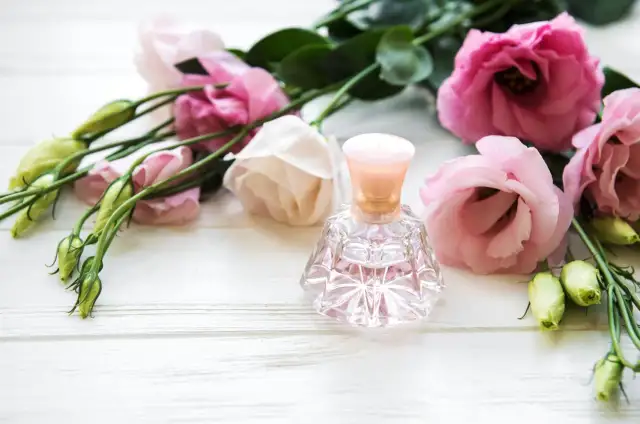 Perfumy z Róż DIY: Stwórz Własny, Luksusowy Zapach