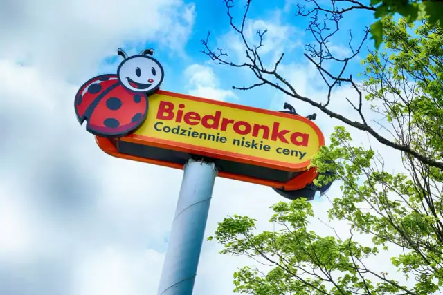 Czy w Jastrzębiej Górze jest Biedronka? Sprawdź lokalizację i więcej informacji