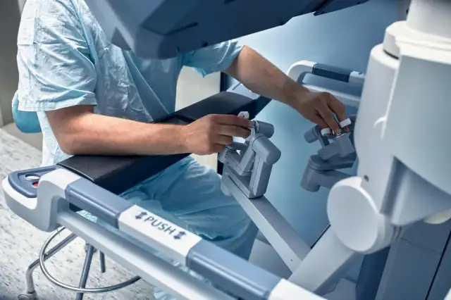 Robot da Vinci refundacja NFZ - jak uniknąć problemów z operacją