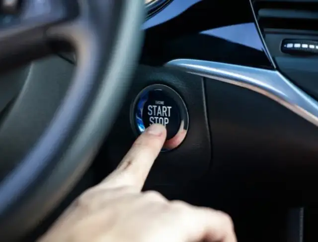 Jak odpalić auto bez kluczyka - proste metody i ich ryzyko