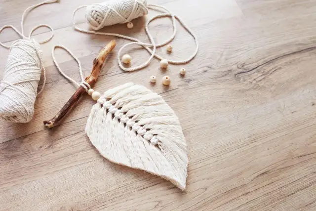 Ozdoby ze sznurka jutowego: Proste DIY krok po kroku