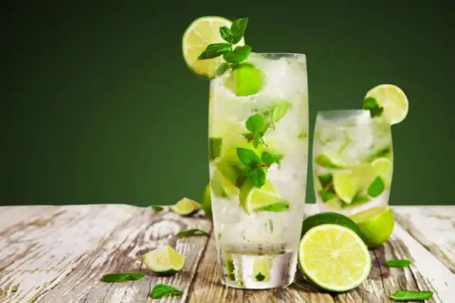 Najlepsze drinki z Bacardi: Proste przepisy na domowe koktajle