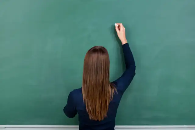 Ile godzin pracuje nauczyciel w przedszkolu? Zaskakujące fakty o etacie