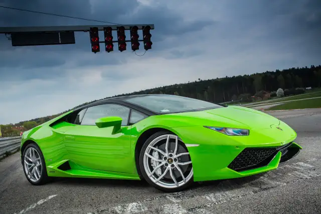 Jak się mówi Lamborghini? Odkryj poprawną wymowę po polsku