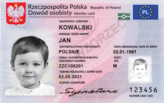 Zdjęcie chłopca na polskim dowodzie osobistym.