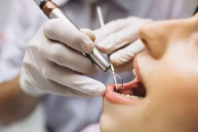 Dentysta: Czym się zajmuje? Kompleksowy przewodnik po zdrowiu jamy ustnej