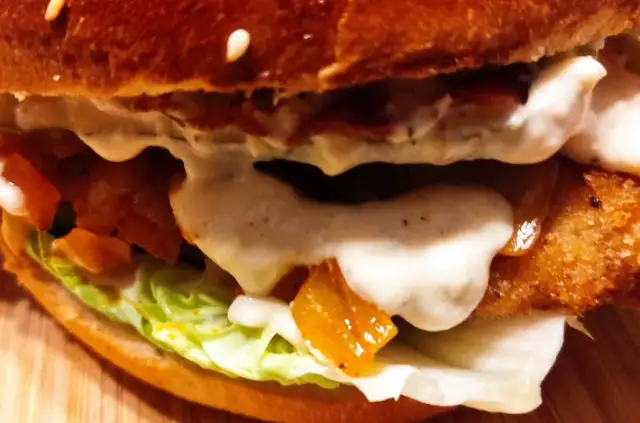 Przepis na idealny kotlet do burgera: Koniec z suchym mięsem!