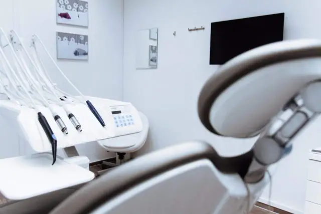 Co ile chodzić do dentysty, aby uniknąć problemów z zębami?