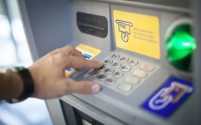 Bankomaty w Żywcu - Gdzie je znaleźć i godziny otwarcia bankomatów