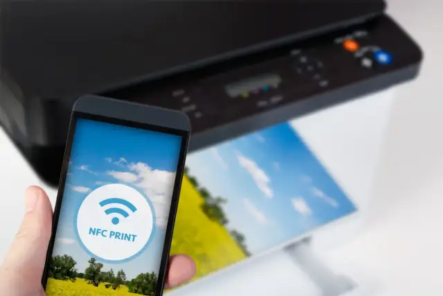 Jak podłączyć drukarkę do sieci Wi-Fi? Proste kroki i porady