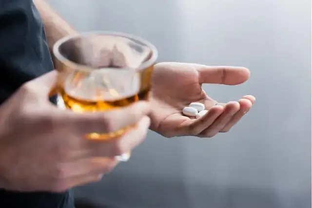 Mieszanie kreatyny z alkoholem: skutki dla zdrowia i efektywności
