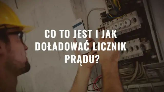 Instrukcja, jak doladowac licznik prądu, z mężczyzną w kasku i panelem elektrycznym.